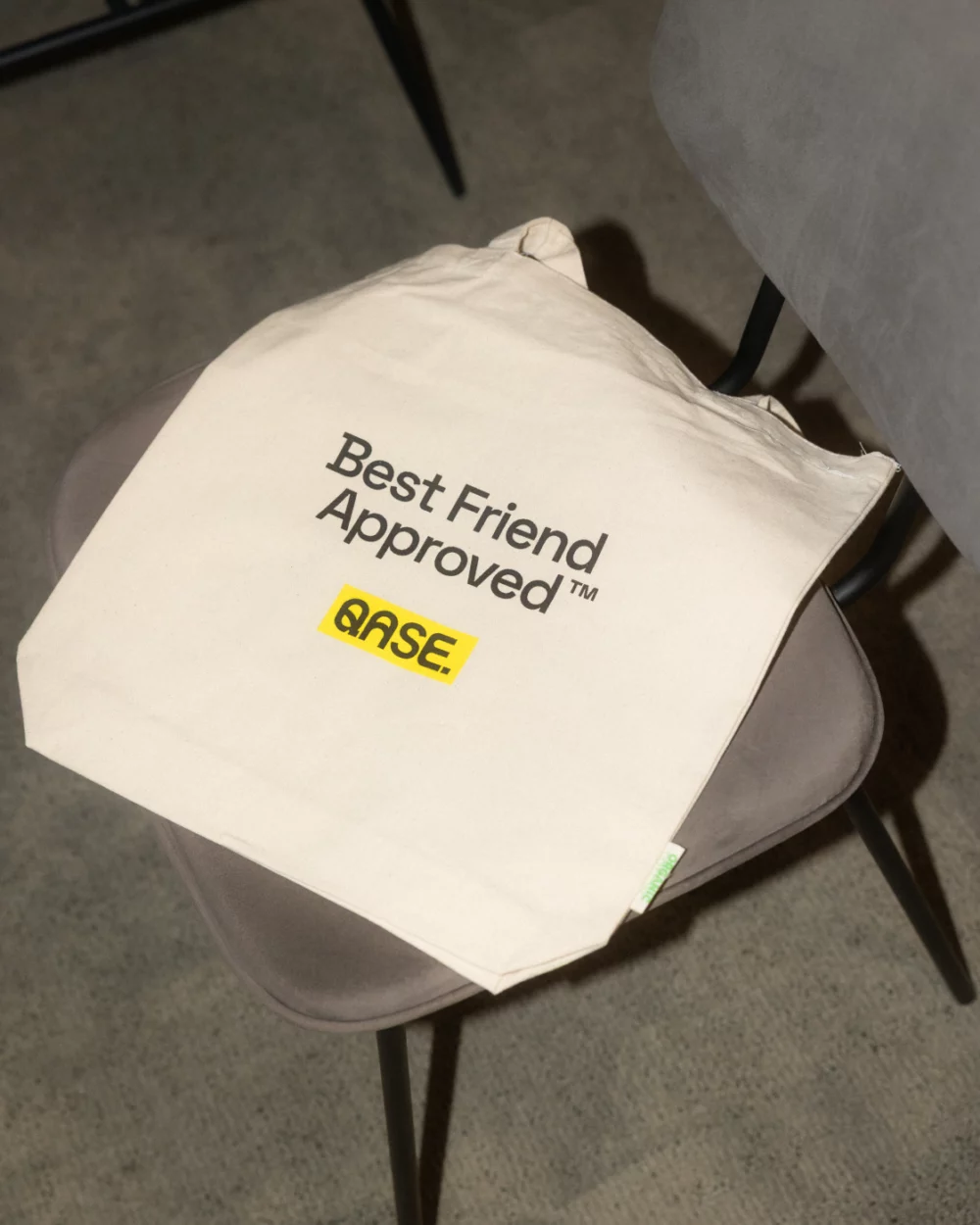 Qase merch med best friend approved